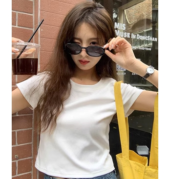 陸小團團辣妹短款正肩純色T恤2023秋季新款短袖顯瘦穿搭上衣女裝